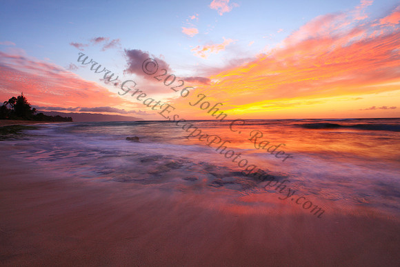 Sunset at Laniakea Beach Turtle beach, North Shore, Oahu, Hawaii